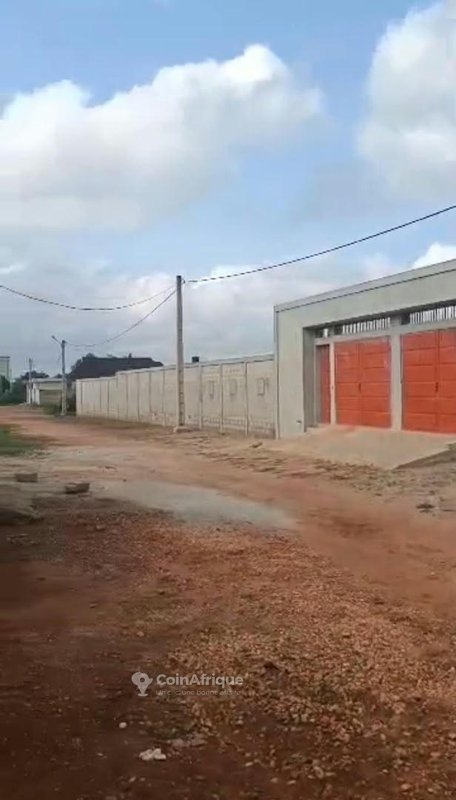 Terrain de 2262 m² avec 4 parcelles clôturées et titre foncier en main
