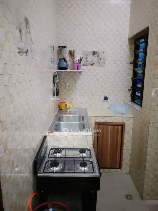 Appartement meublé climatisé avec balcon et cuisine équipée
