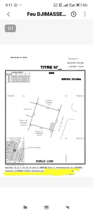 Terrain clôturé de 700 m² avec 2 boutiques et documents légaux complets