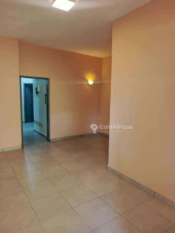 Maison spacieuse de 4 pièces avec espace vert et garage privé