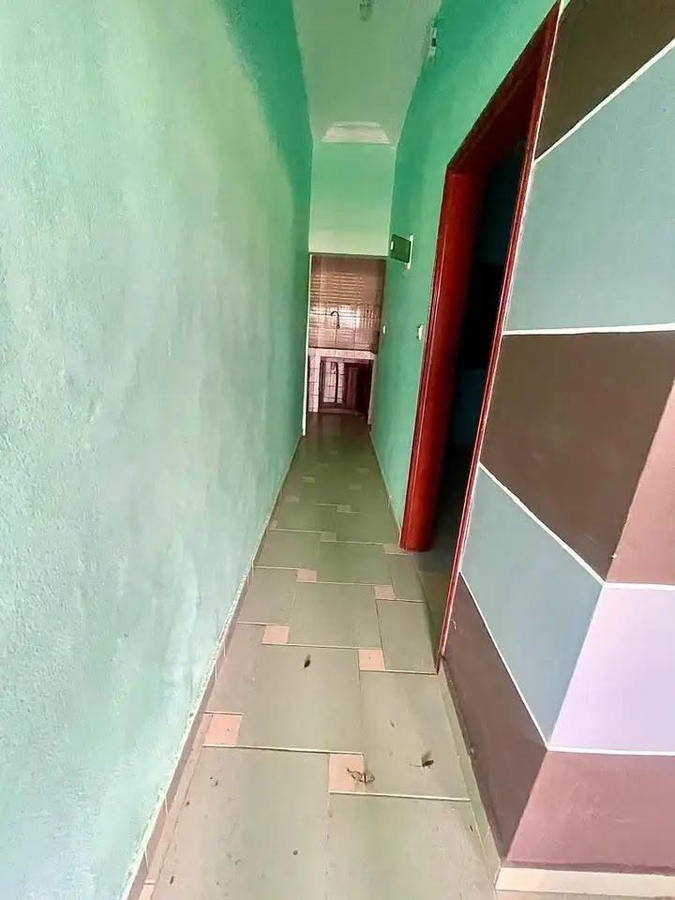 Appartement 1 pièce avec sanitaires modernes et accès voiture