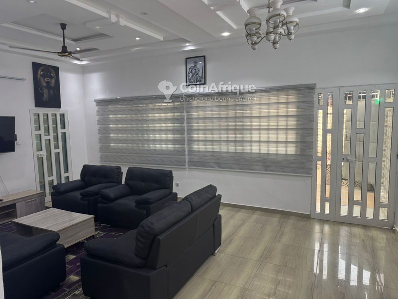 Appartement meublé de 3 pièces avec garage intérieur et accès facile à la plage