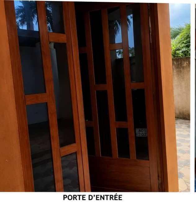 Villa luxueuse de 3 pièces avec boutique et garage intégrés