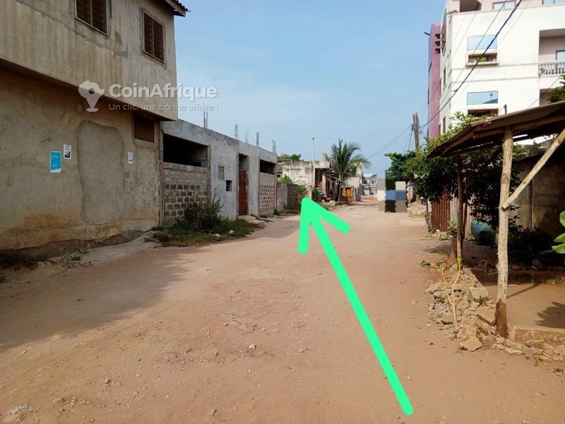 Terrain constructible de 329 m² avec documents à jour et accès pavé