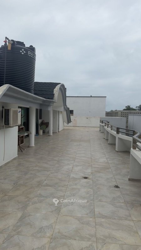 Villa luxueuse de 7 pièces avec jardin spacieux et salles de bain multiples