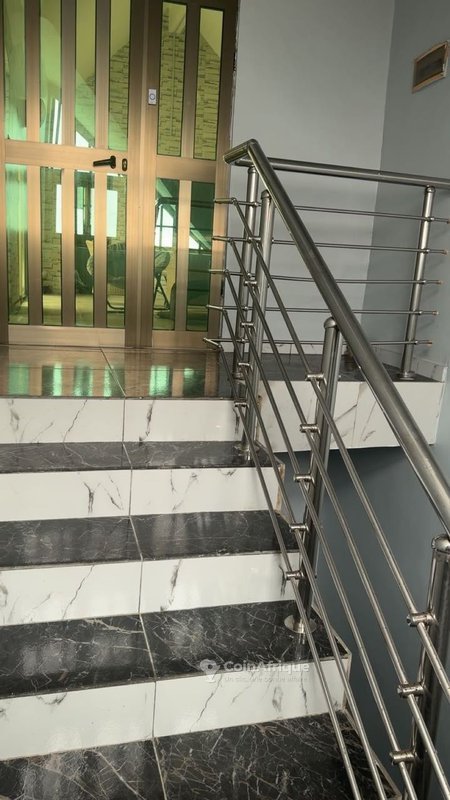 Villa luxueuse de 7 pièces avec jardin spacieux et salles de bain multiples