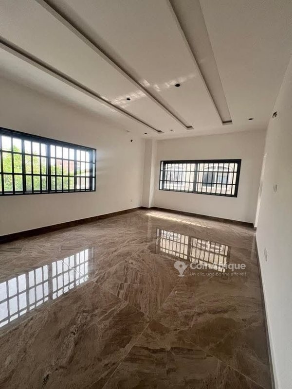 Villa luxueuse de 3 pièces avec sécurité 24h/24 et garage