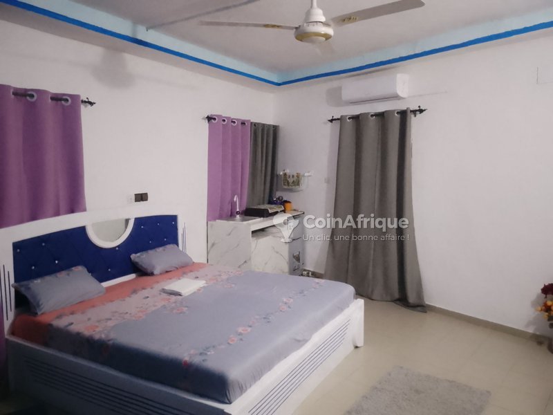 Studio meublé avec cuisine américaine et balcon personnel