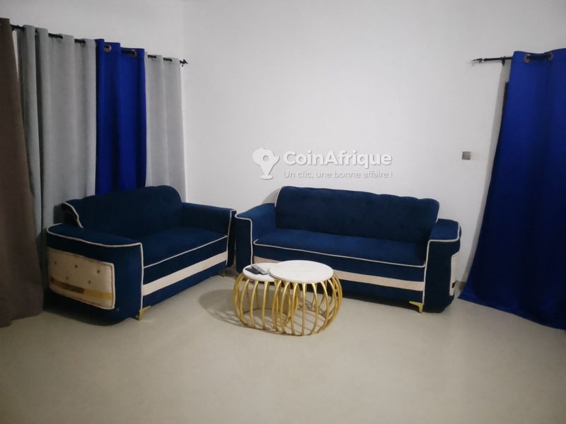 Appartement meublé d'une pièce avec équipements haut de gamme et divertissements premium