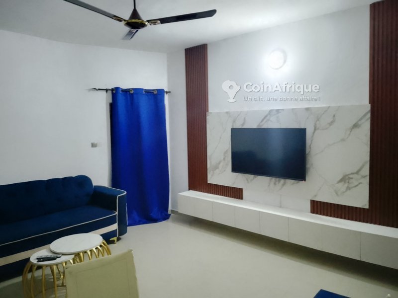 Appartement meublé d'une pièce avec équipements haut de gamme et divertissements premium