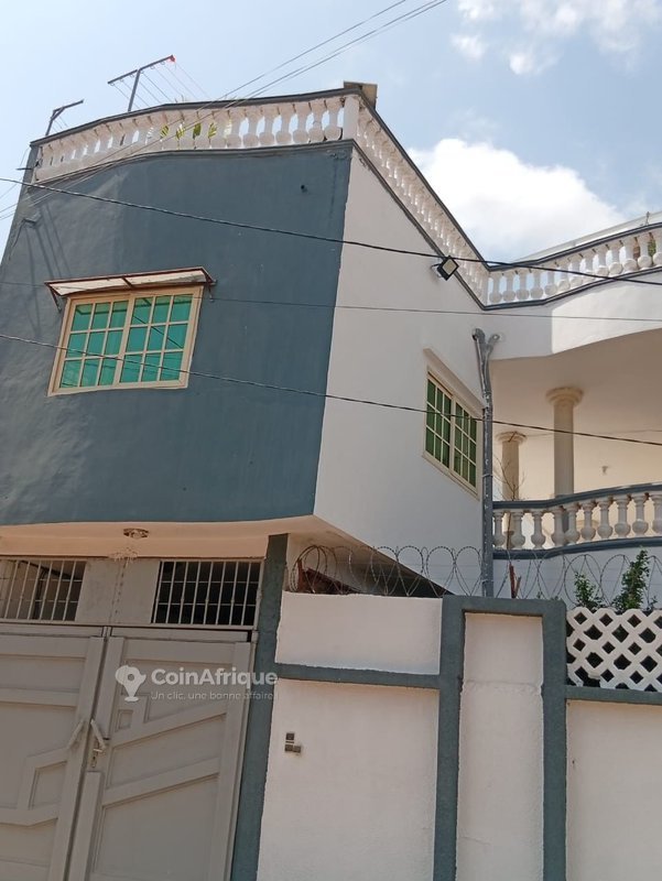 Villa spacieuse de 4 pièces avec climatisation, terrasse et parking intérieur