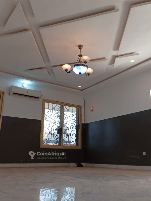 Villa spacieuse de 4 pièces avec climatisation, terrasse et parking intérieur