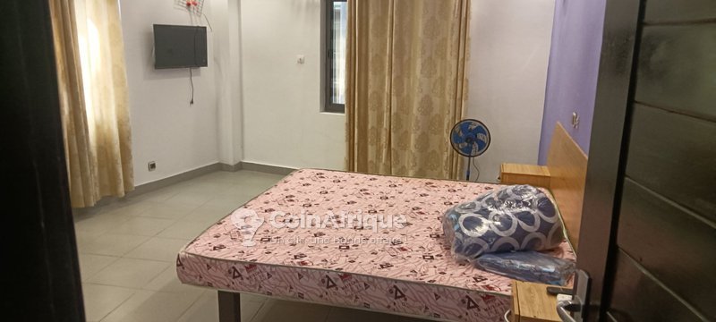 Appartement meublé de 3 pièces avec salon élégant et confort moderne