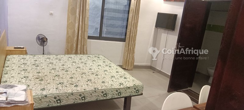 Appartement meublé de 3 pièces avec salon élégant et confort moderne