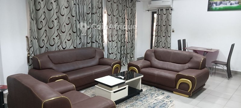 Appartement meublé de 3 pièces avec salon élégant et confort moderne