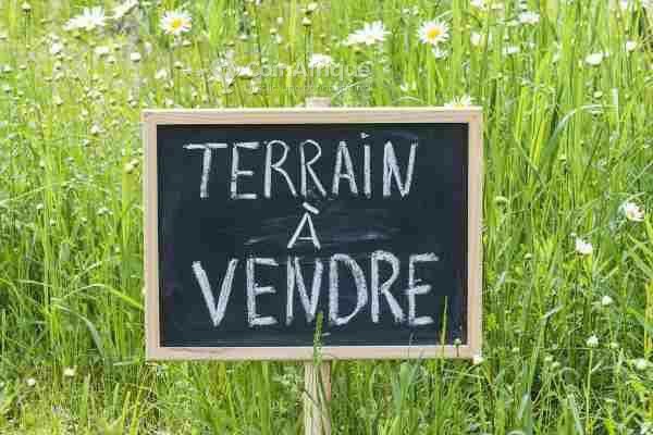 Terrain viabilisé de 352 m² avec clôture et services complets