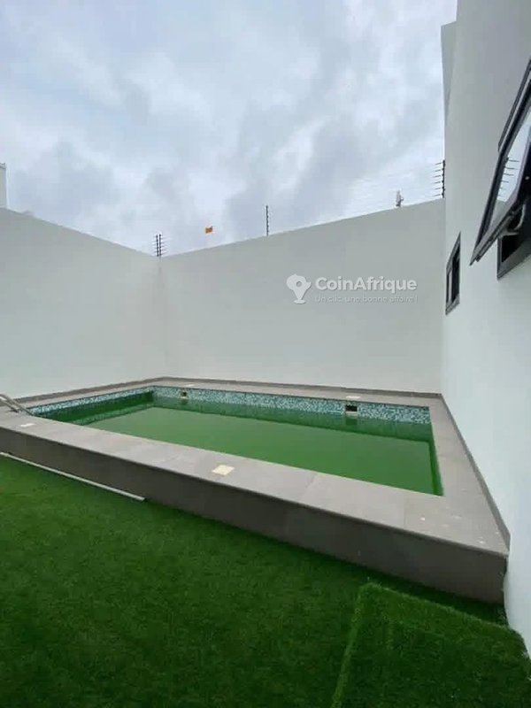 Villa luxueuse de 4 pièces avec piscine et jardin spacieux