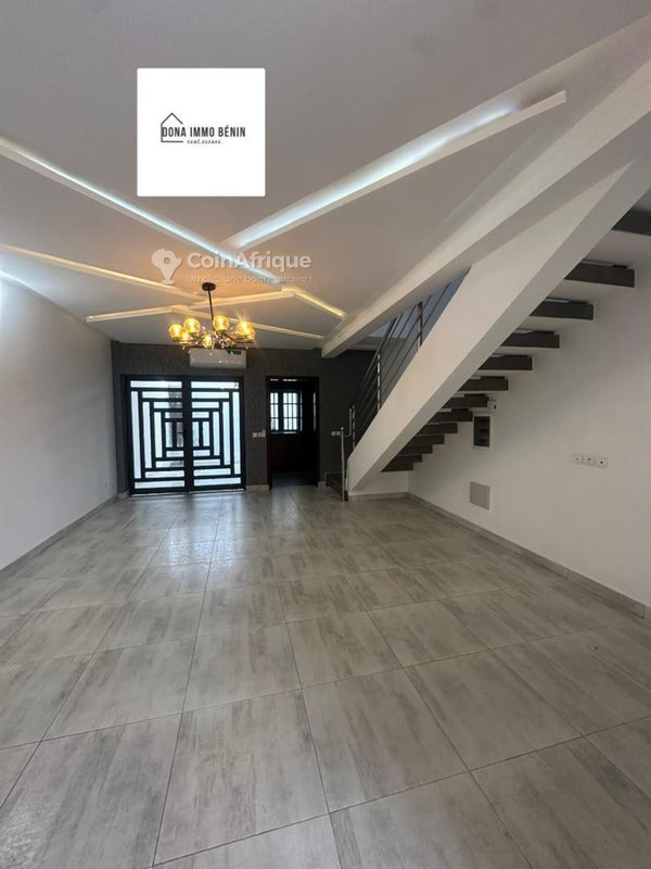 Villa duplex de 2 pièces avec séjour lumineux et garage