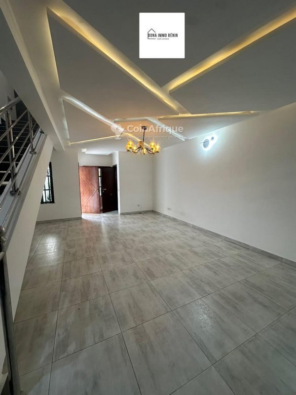 Villa duplex de 2 pièces avec séjour lumineux et garage