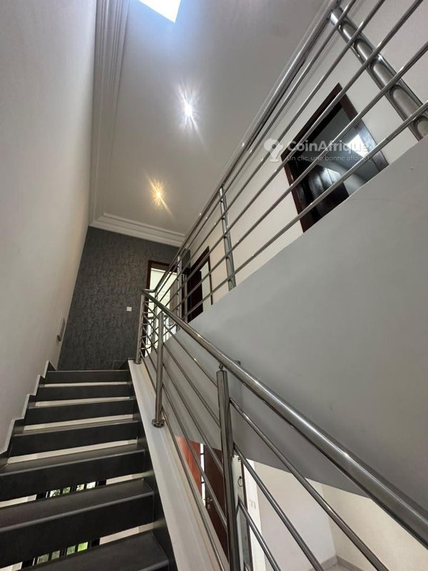 Villa duplex de 2 pièces avec séjour lumineux et garage