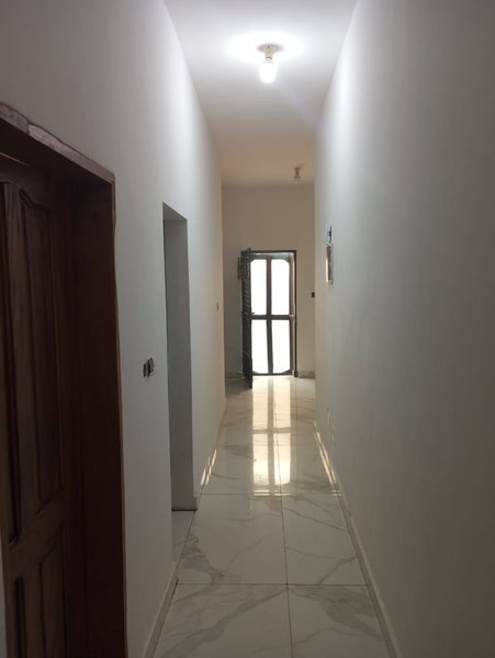 Maison de charme avec 2 chambres et garage double à Fidjrossè
