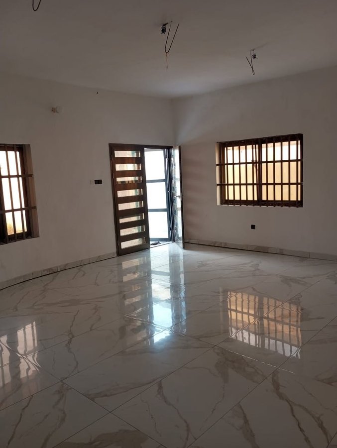 Maison de charme avec 2 chambres et garage double à Fidjrossè
