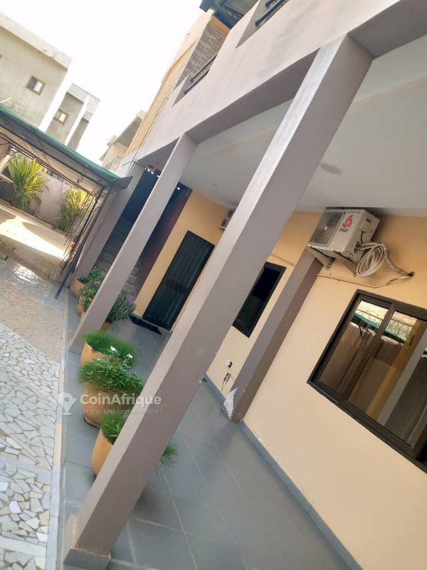 Villa duplex de 5 pièces avec titre foncier personnel et garage spacieux