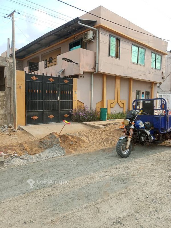 Villa duplex de 5 pièces avec titre foncier personnel et garage spacieux