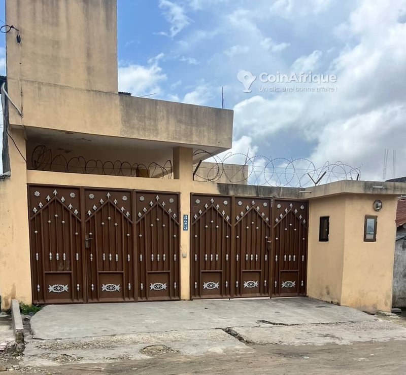 Villa luxueuse de 2 pièces avec style américain et deux garages