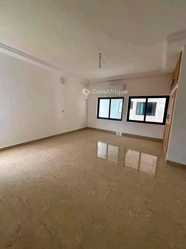 Appartement meublé de standing type penthouse avec terrasse privée et climatisation