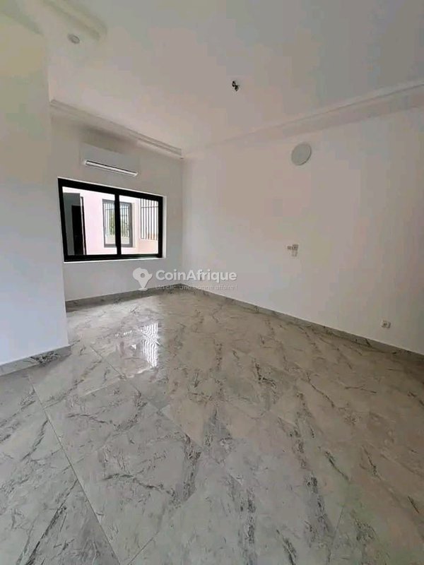 Appartement meublé de standing type penthouse avec terrasse privée et climatisation