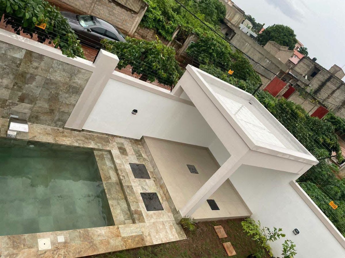 Villa luxueuse de 4 pièces avec piscine et jardin aménagé