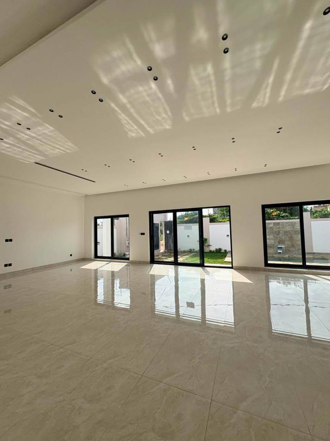 Villa luxueuse de 4 pièces avec piscine et jardin aménagé