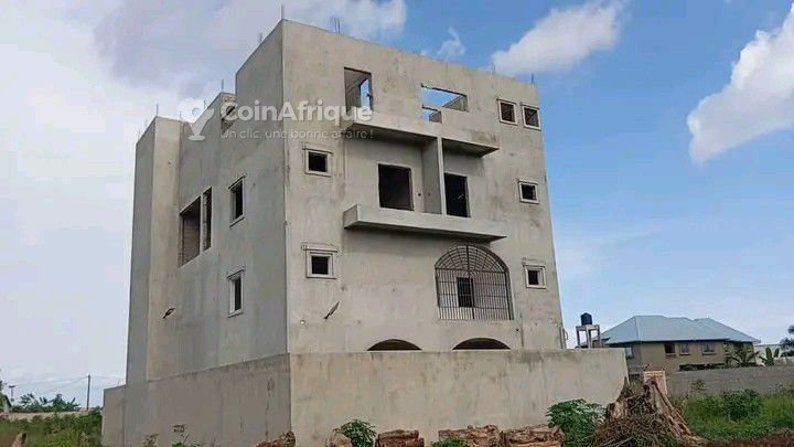 Immeuble R+3 neuf avec 8 chambres et garage - Nouvelle construction aux espaces indépendants