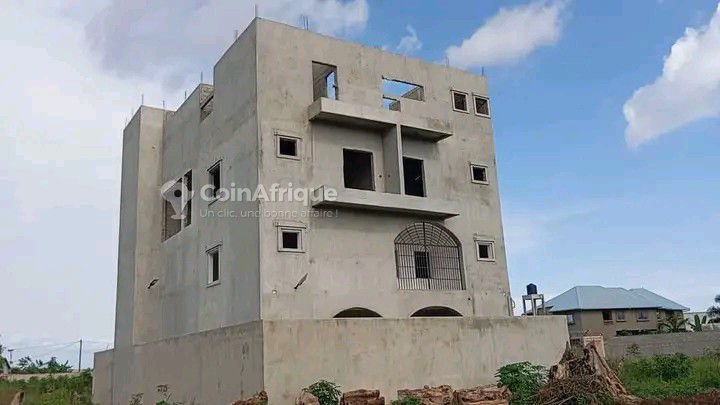 Immeuble R+3 neuf avec 8 chambres et garage - Nouvelle construction aux espaces indépendants