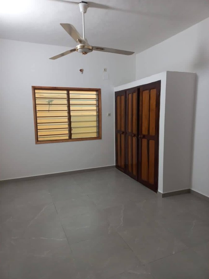 Spacieuse maison de 4 pièces avec garage double et cour arrière