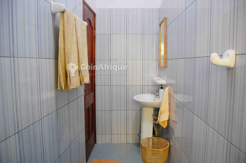 Appartement meublé de 3 pièces avec climatisation et balcon dans un quartier calme