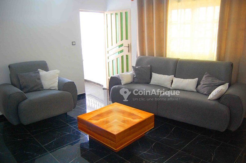 Appartement meublé de 3 pièces avec climatisation et balcon dans un quartier calme