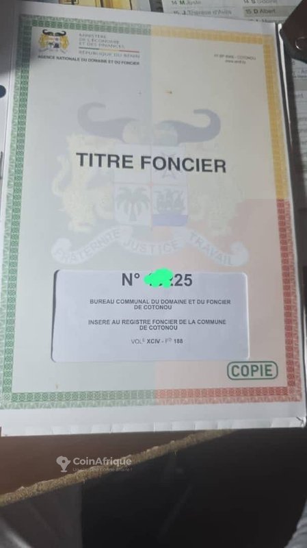 Terrain spacieux de 519 m² avec titre foncier personnel en angle de rue
