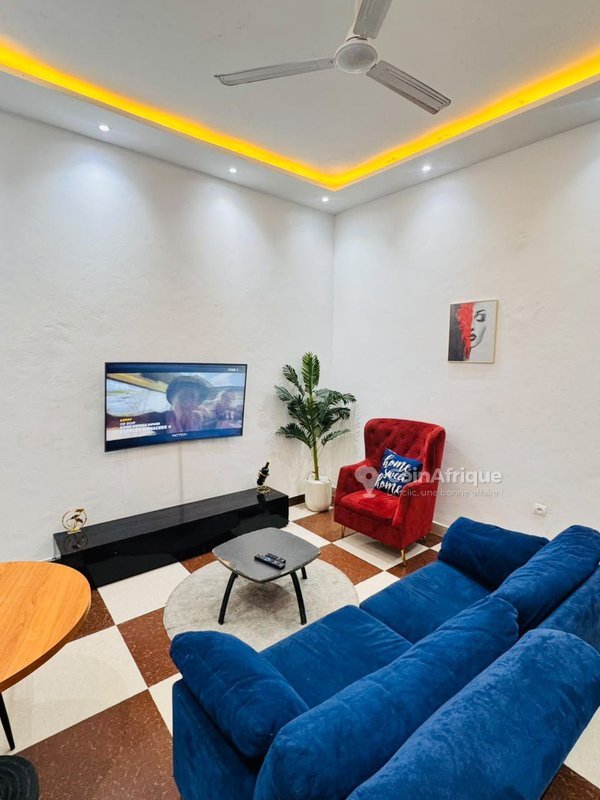 Appartement meublé d'une pièce avec chambre salon et confort moderne