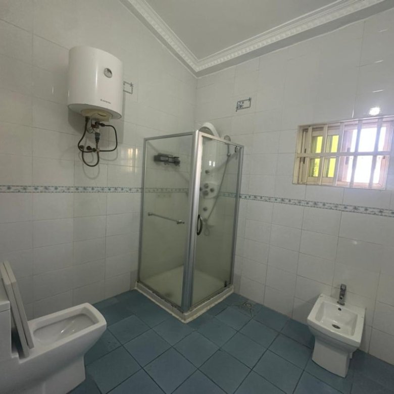 Villa luxueuse de 5 pièces avec piscine et jardin en location