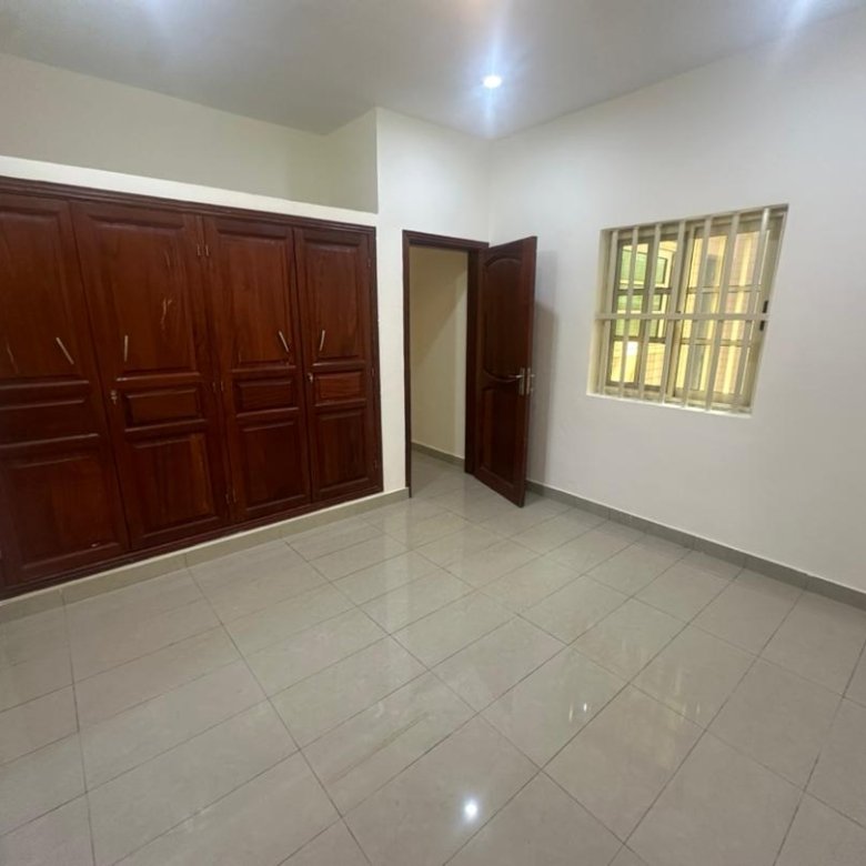 Villa luxueuse de 5 pièces avec piscine et jardin en location