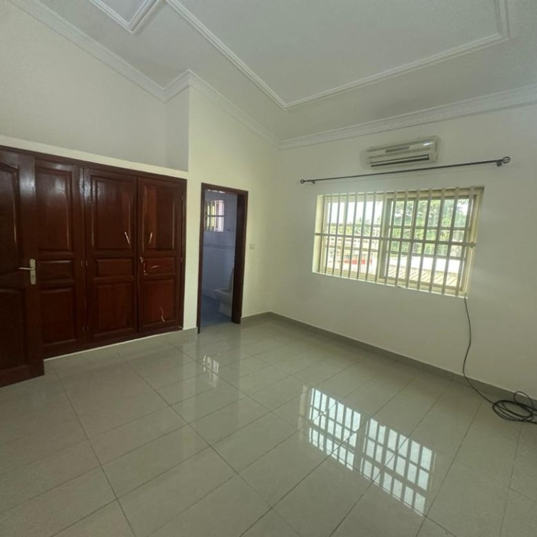 Villa luxueuse de 5 pièces avec piscine et jardin en location