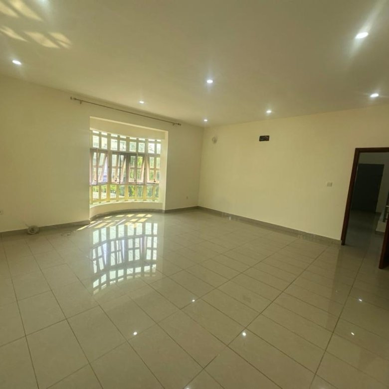 Villa luxueuse de 5 pièces avec piscine et jardin en location