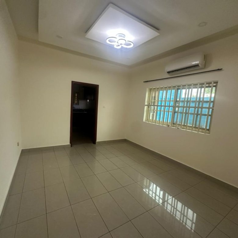 Villa luxueuse de 5 pièces avec piscine et jardin en location