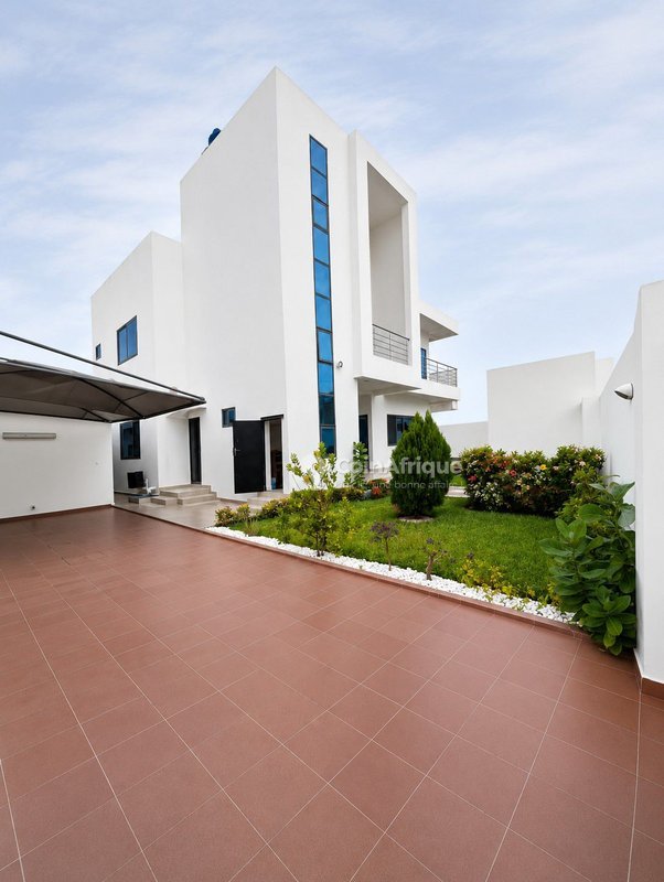 Villa luxueuse de 5 pièces avec jardin et mobilier inclus