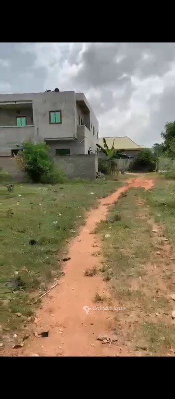 Terrain en angle de rue avec titre foncier à vendre - 350 m² en pleine agglomération
