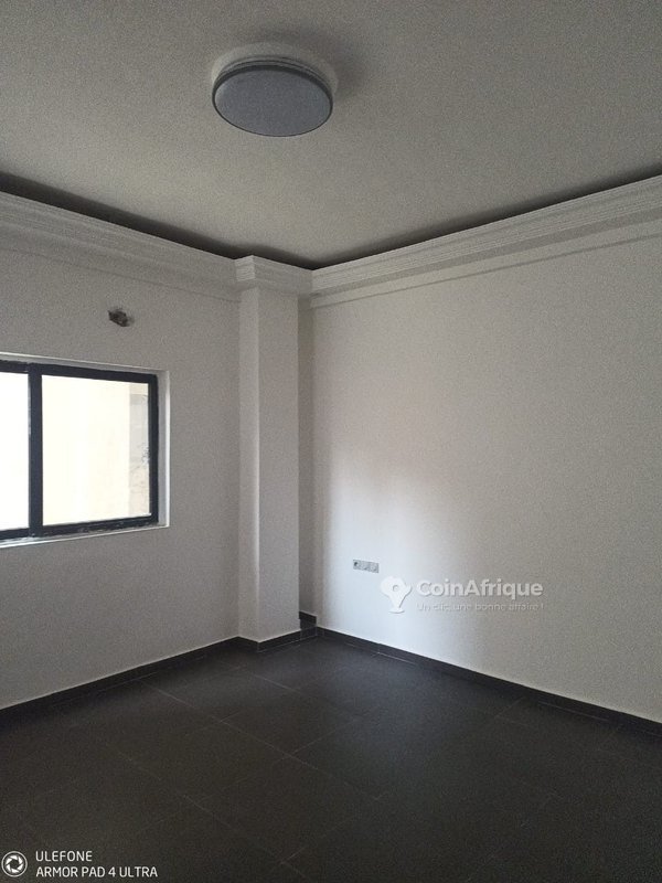 Villa duplex de 4 pièces avec jardin et garage double à Fidjrossè