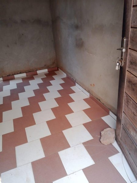 Chambre salon avec terrasse et arrière-cour sécurisée