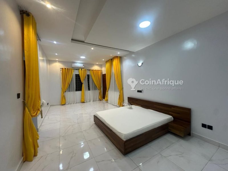 Villa luxueuse de 6 pièces avec piscine et jardin spacieux